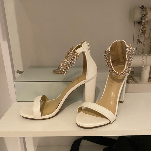 Lulu’s Mylan Heels - Picture 5 of 6